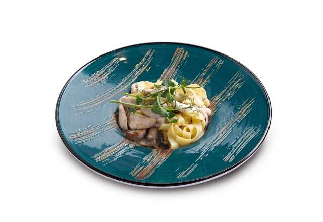 Фетучини с курицей и грибами