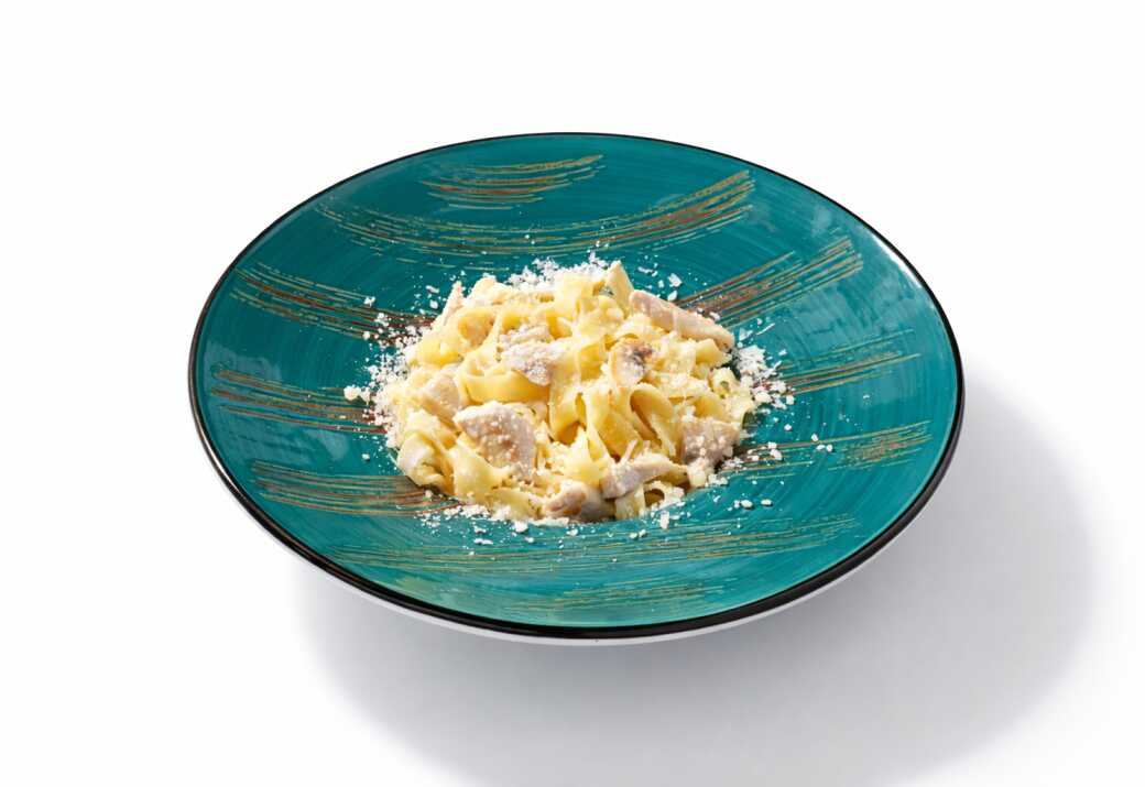 Фетучини с курицей и грибами