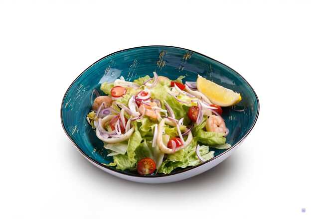 Тёплый салат с морепродуктами