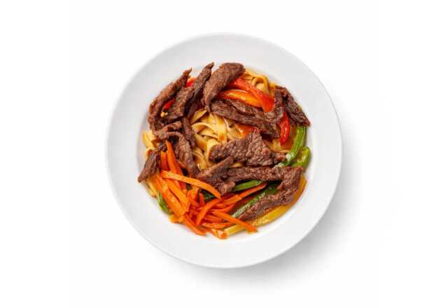 Удон с говядиной и овощами охлажденный